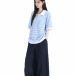 Korean-style blue and white striped knit polo 🤍 Slim-fit short-sleeve collared top | A versatile "Clean Girl" summer staple韩系蓝白条纹针织POLO 🤍 修身短袖翻领上衣｜Clean Girl夏季百搭款